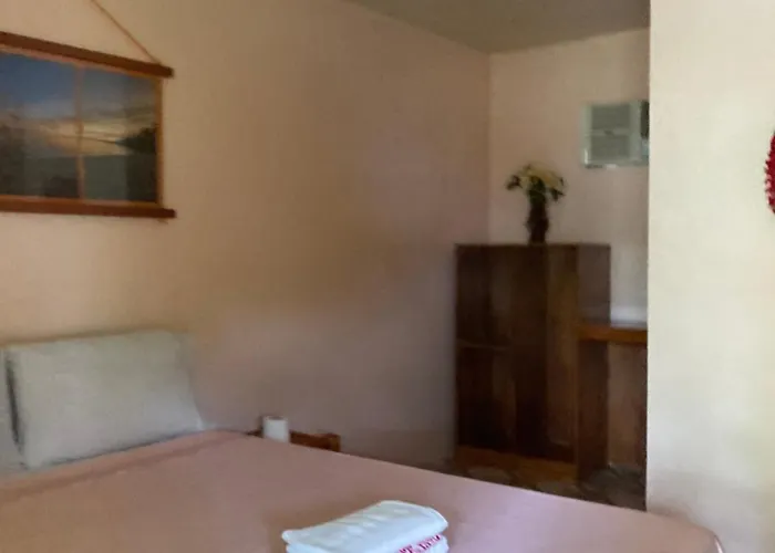 Camotes Affordable Staycation Bed & Breakfast